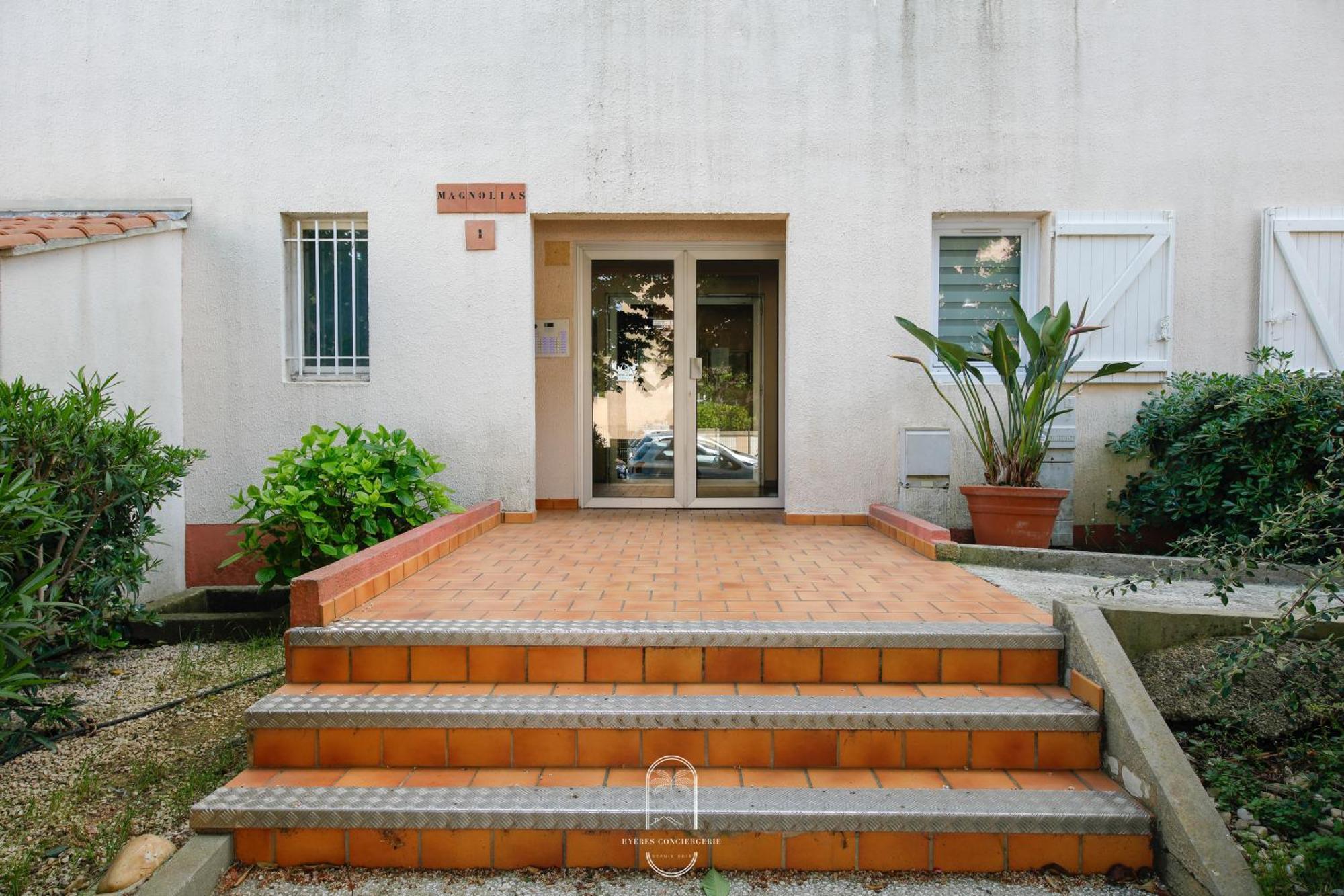 Hyeres Proche Centre - Appartement 1 Chambre Clim Pk Wifi By Hc Exterior photo